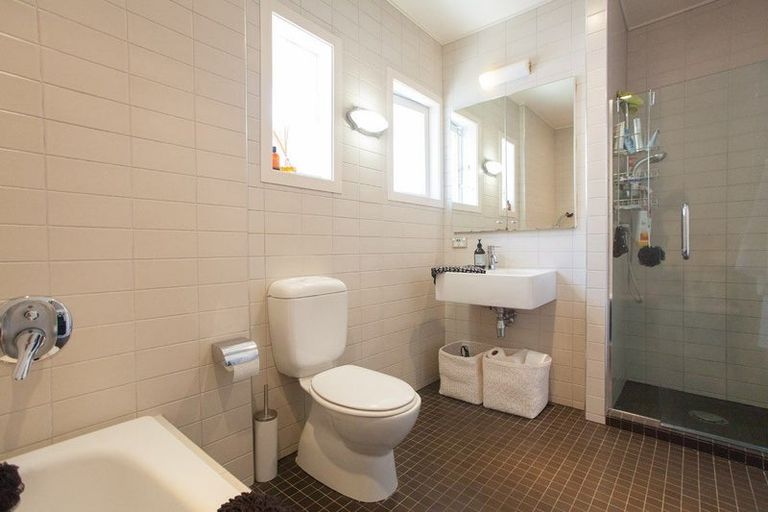 Photo of property in 8 Weona Place, Westmere, Auckland, 1022