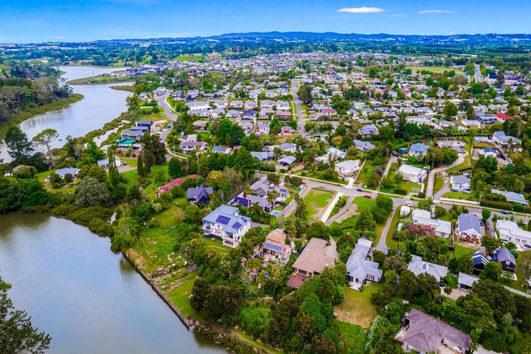 Photo of property in 17 Elliot Street, Howick, Auckland, 2014