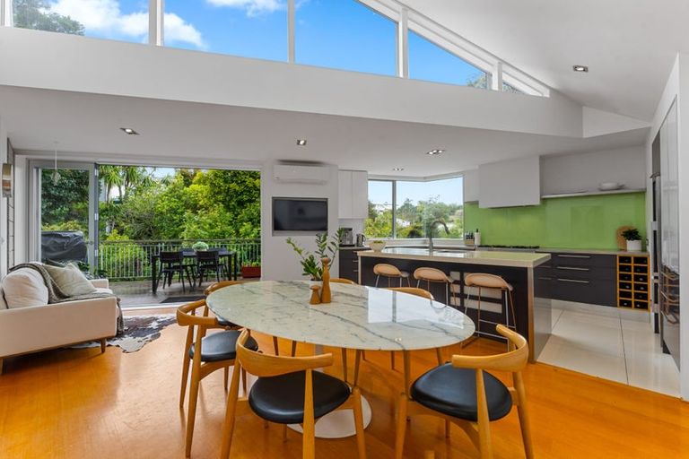 Photo of property in 12b Parr Terrace, Castor Bay, Auckland, 0620