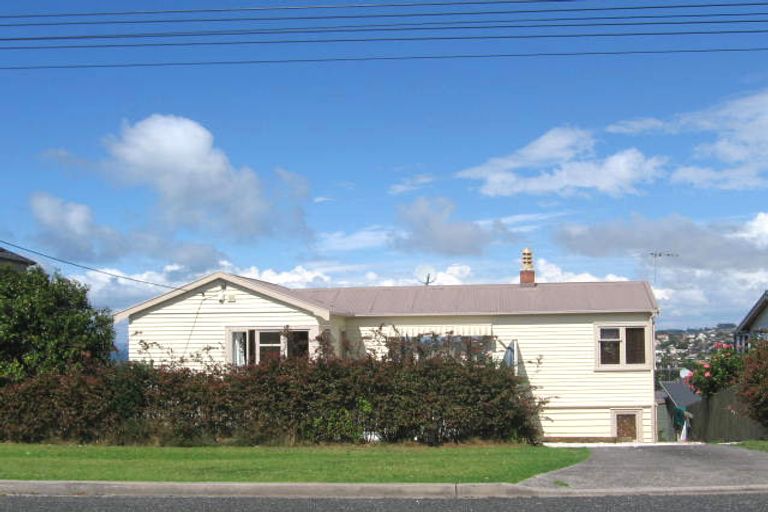 Photo of property in 1/19 Ridge Road, Waiake, Auckland, 0630