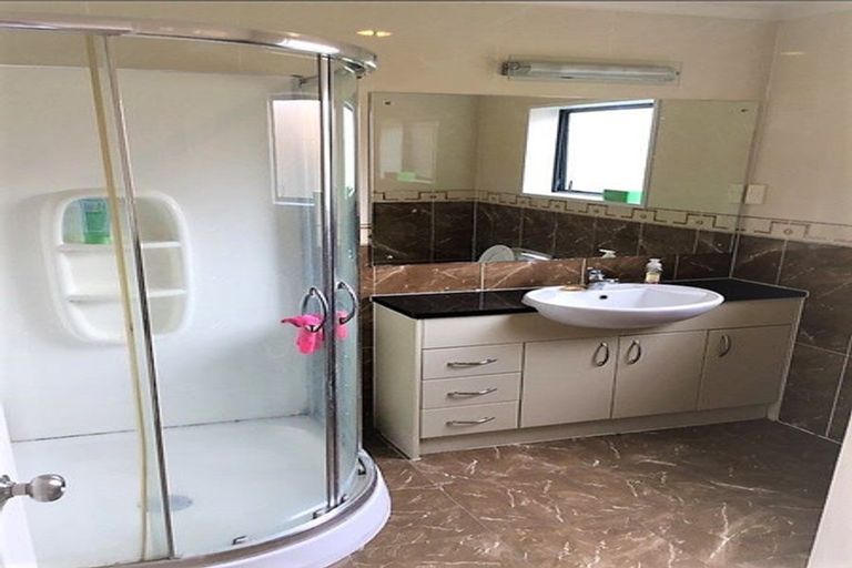 Photo of property in 114 Pitt Avenue, Clendon Park, Auckland, 2103