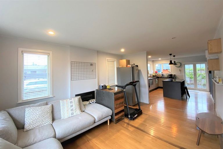 Photo of property in 140 Ennis Avenue, Pakuranga Heights, Auckland, 2010