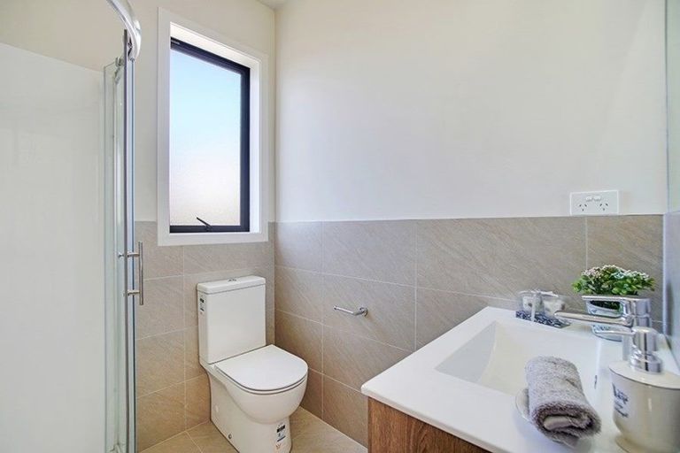 Photo of property in 8 Twin Parks Rise, Papakura, 2110