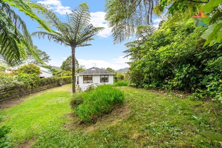 Photo of property in 12 Montgomery Avenue, Karori, Wellington, 6012