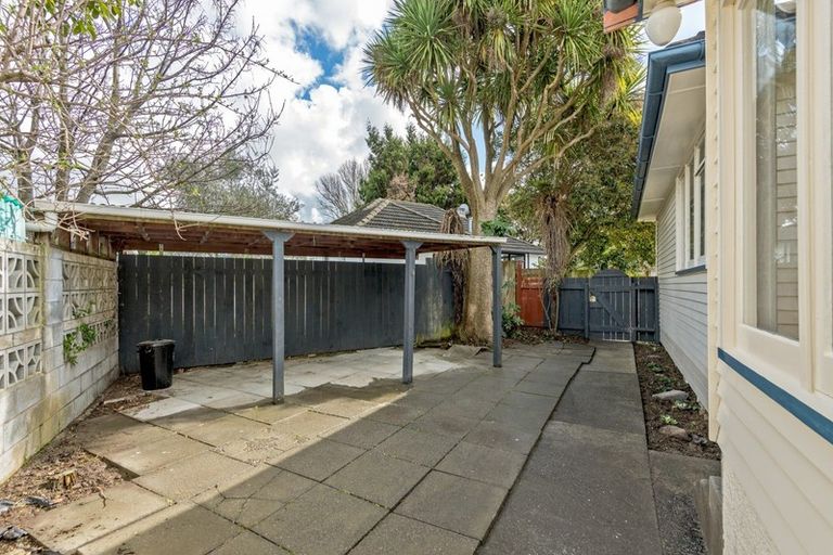 Photo of property in 98 Pahiatua Street, Hokowhitu, Palmerston North, 4410