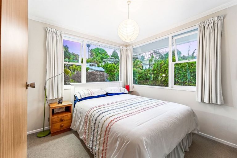 Photo of property in 5 Chevron Place, Castor Bay, Auckland, 0620