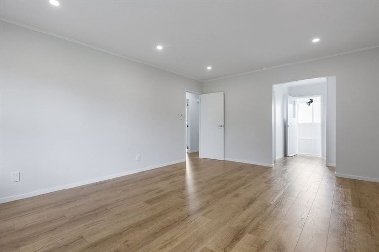 Photo of property in 2/15 Walter Macdonald Street, Howick, Auckland, 2014