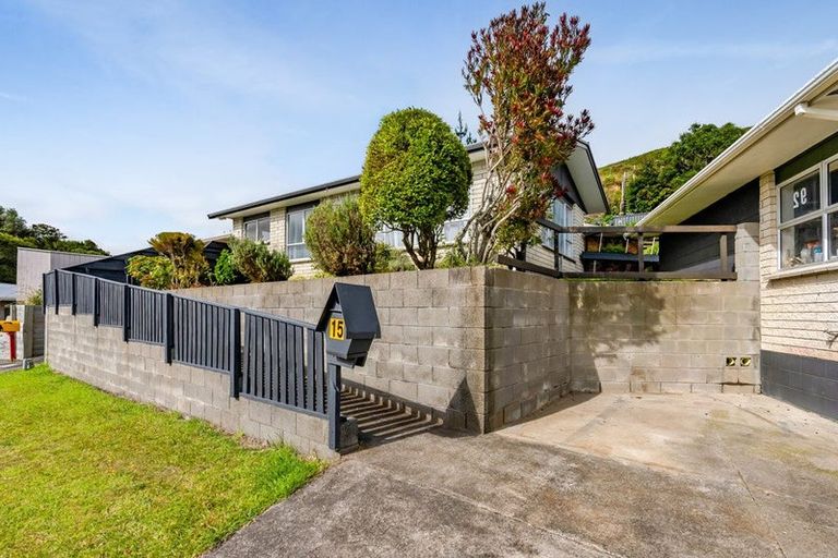 Photo of property in 15 Shaldon Crescent, Blagdon, New Plymouth, 4310