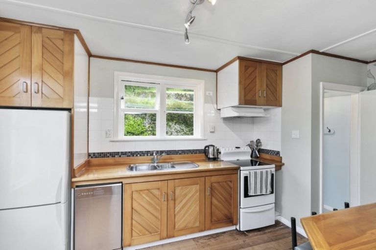 Photo of property in 4 Montgomery Avenue, Karori, Wellington, 6012
