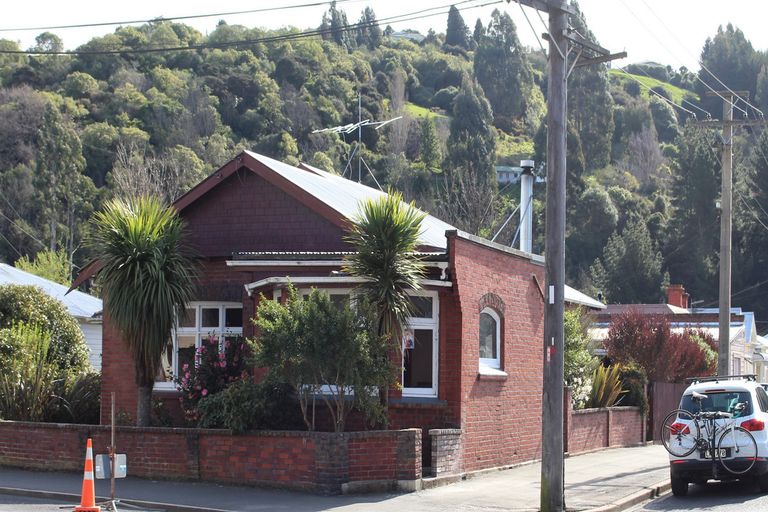 Photo of property in 1 Crown Street, North East Valley, Dunedin, 9010