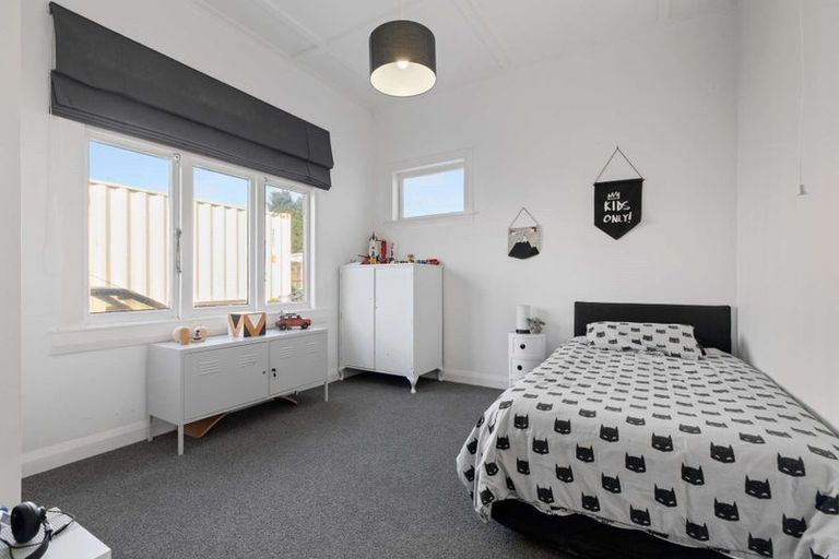 Photo of property in 6 Sandspit Road, Waiuku, 2123