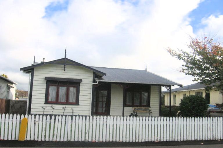 Photo of property in 10 Lyndhurst Street, Takaro, Palmerston North, 4412