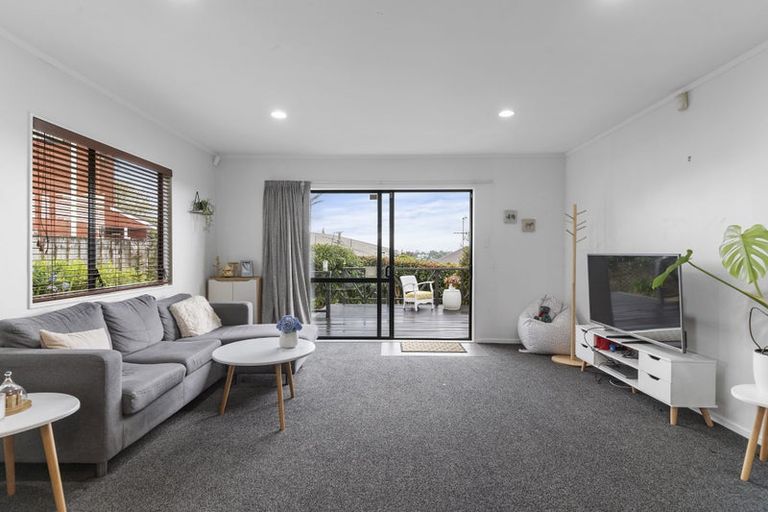 Photo of property in 2/23 Heathglen Place, Bayview, Auckland, 0629