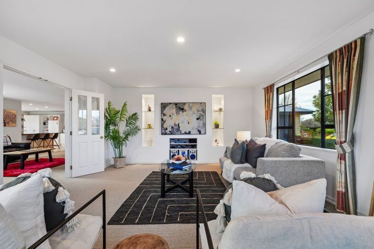 Photo of property in 40 Coolspring Way, Redwood, Christchurch, 8051