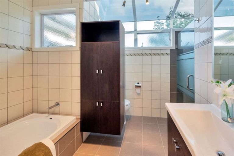 Photo of property in 81 Sturges Road, Henderson, Auckland, 0612