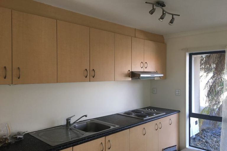 Photo of property in 14 Malin Place, Pinehill, Auckland, 0632