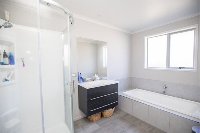 Photo of property in 64 Darlington Street, Ngatea, 3503