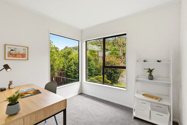 Photo of property in 61 Amapur Drive, Khandallah, Wellington, 6035