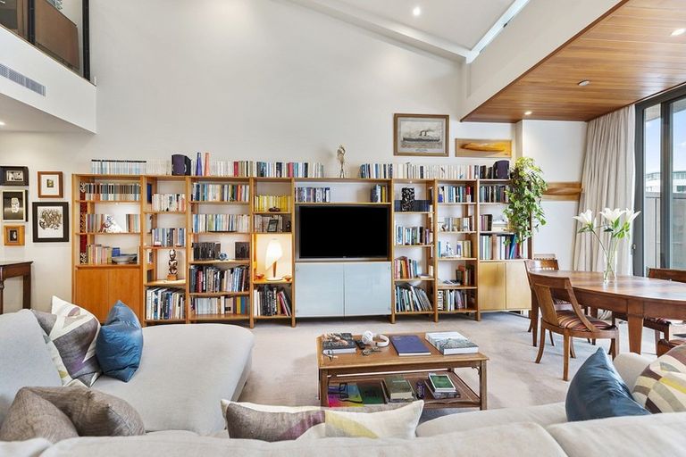 Photo of property in Clyde Quay Wharf, 3c/6 Clyde Quay Wharf, Te Aro, Wellington, 6011