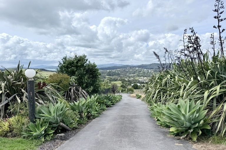 Photo of property in 157 Tui Glen Road, Haruru, 0204