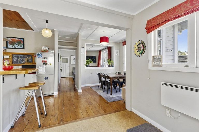 Photo of property in 6 Tiketike Way, Brooklyn, Wellington, 6021