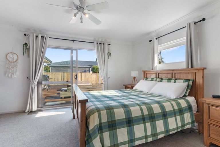 Photo of property in 24 Charles Street, Carterton, 5713