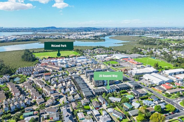 Photo of property in 20 Rauemi Way, Te Atatu South, Auckland, 0610