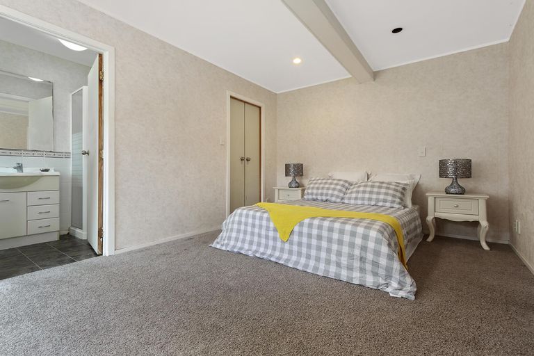 Photo of property in 12 Sari Place, Massey, Auckland, 0614