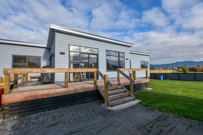 Photo of property in 114 Brooklyn Road, Carterton, 5713