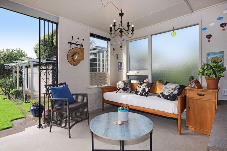 Photo of property in 3 Carl Avenue, Havelock North, 4130