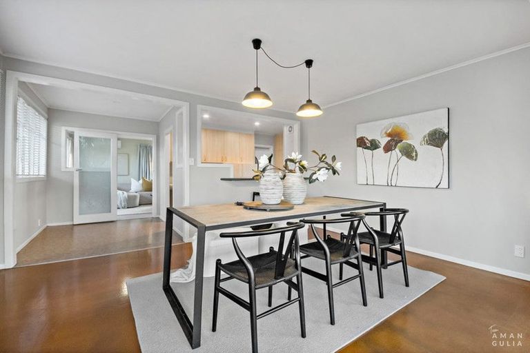 Photo of property in 27 Amberley Avenue, Te Atatu South, Auckland, 0610