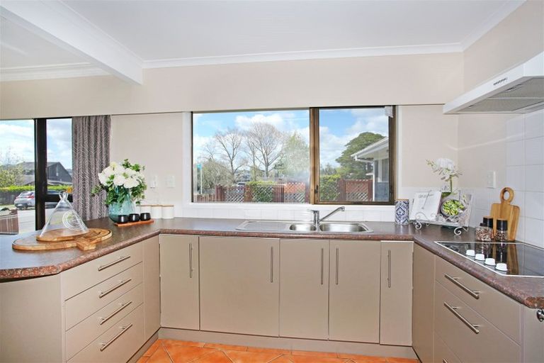 Photo of property in 1 Sunshine Place, Papakura, 2110