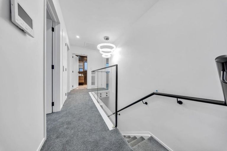 Photo of property in 106b Edgewater Drive, Pakuranga, Auckland, 2010