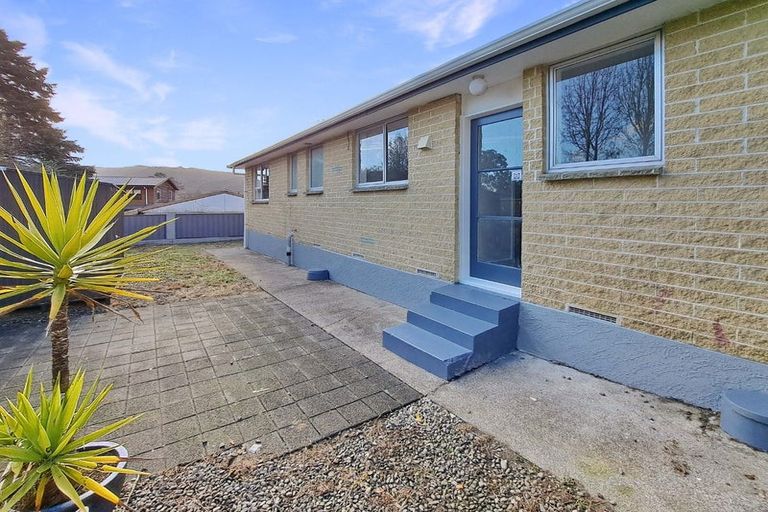 Photo of property in 1/8 Garth Lane, Maoribank, Upper Hutt, 5018