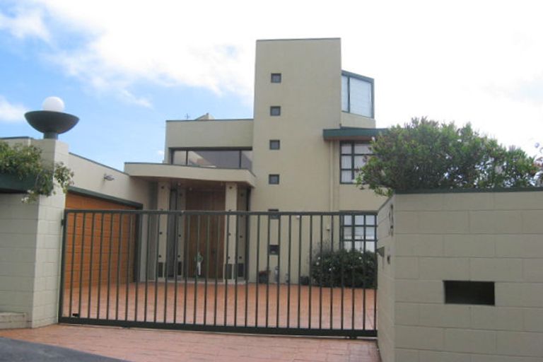 Photo of property in 3 Inverness Lane, Redcliffs, Christchurch, 8081