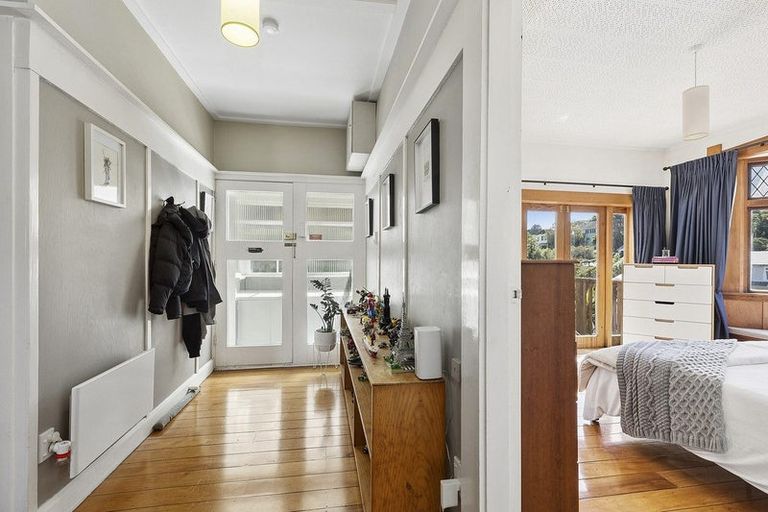 Photo of property in 6 Tiketike Way, Brooklyn, Wellington, 6021