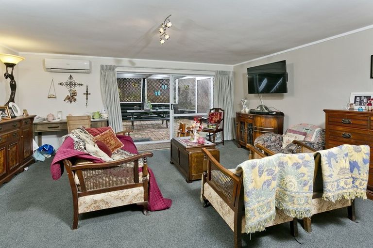 Photo of property in 33 Verran Road, Birkenhead, Auckland, 0626