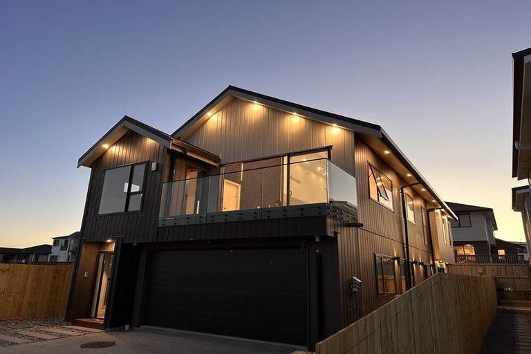 Photo of property in 60 Matangi View Drive, Orewa, 0931