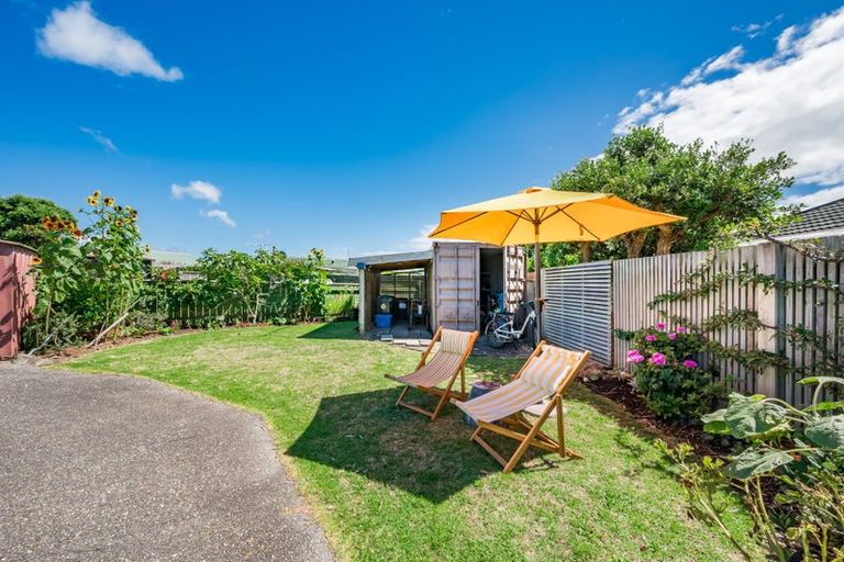Photo of property in 14 Goldie Place, Waikanae Beach, Waikanae, 5036