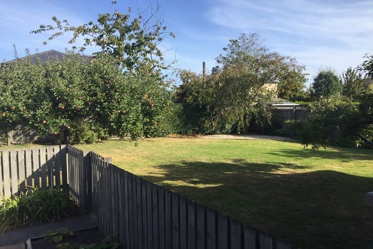 Photo of property in 6 Otara Street, Ilam, Christchurch, 8053