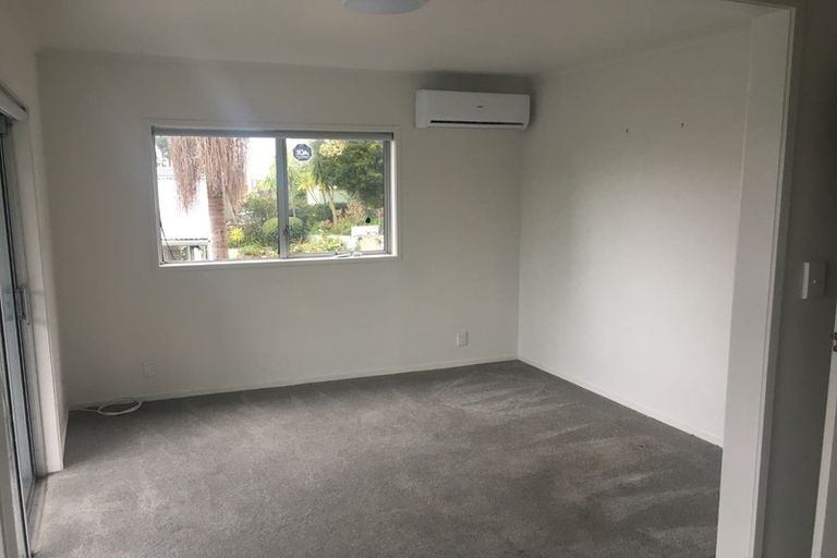 Photo of property in 87 Waimumu Road, Massey, Auckland, 0614