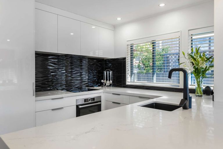 Photo of property in 2/100 Gosford Drive, Botany Downs, Auckland, 2010