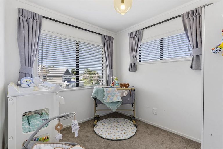 Photo of property in 20a Atlantis Place, Totara Vale, Auckland, 0629