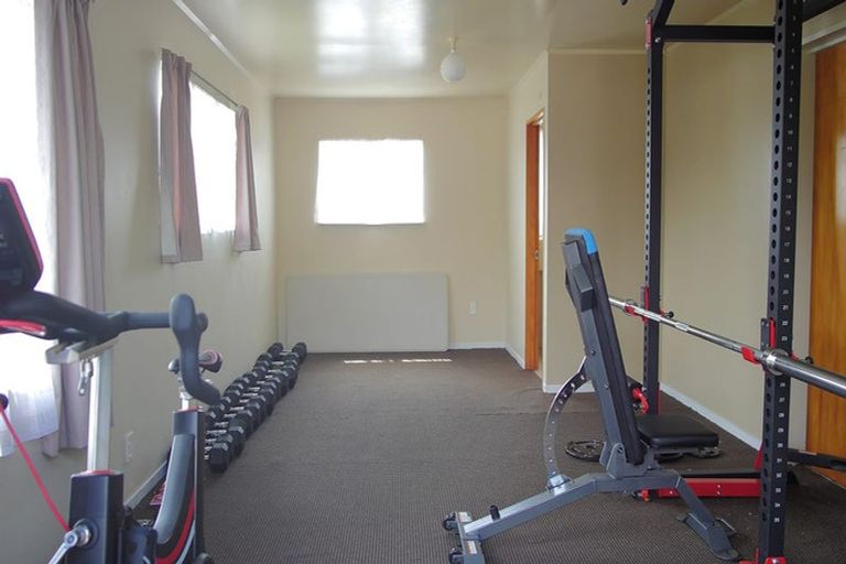 Photo of property in 3 Apollo Parade, Milson, Palmerston North, 4414