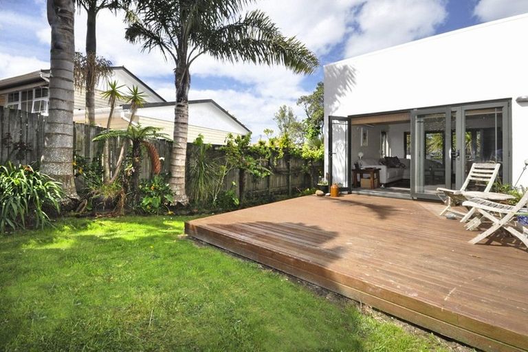 Photo of property in 2/710 East Coast Road, Milford, Auckland, 0620