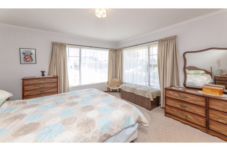 Photo of property in 4 Fenhall Street, Russley, Christchurch, 8042