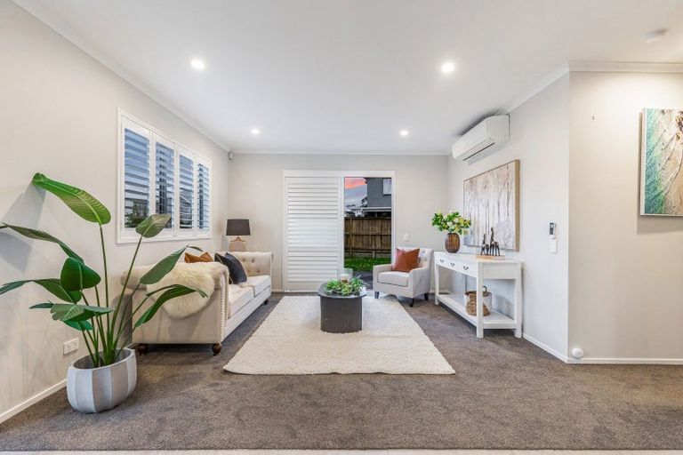 Photo of property in 9 Arthur Rolfe Lane, Swanson, Auckland, 0614