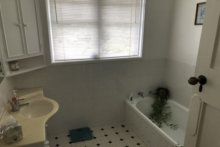 Photo of property in 9 Wadestown Road, Wadestown, Wellington, 6012