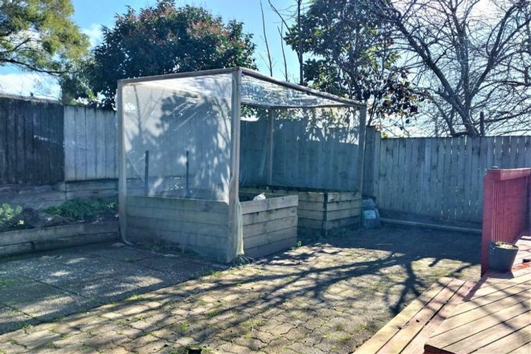 Photo of property in 18 Solar Road, Glen Eden, Auckland, 0602