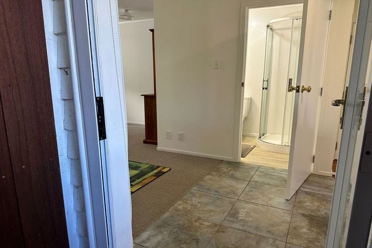 Photo of property in 11 Roberts Road, Glenfield, Auckland, 0629